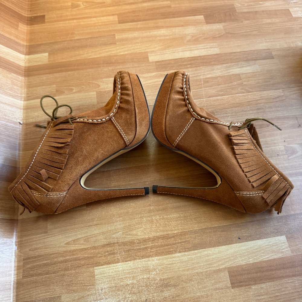 Charles by Charles David Suede Fringe Stiletto Heel Booties. Size 8 - Picture 6 of 12